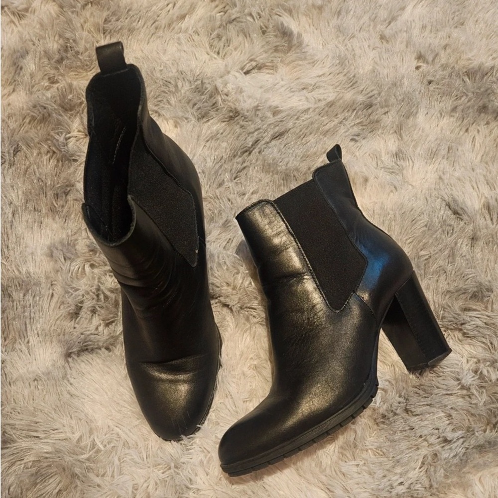 Elegant Black Leather Heeled Boots